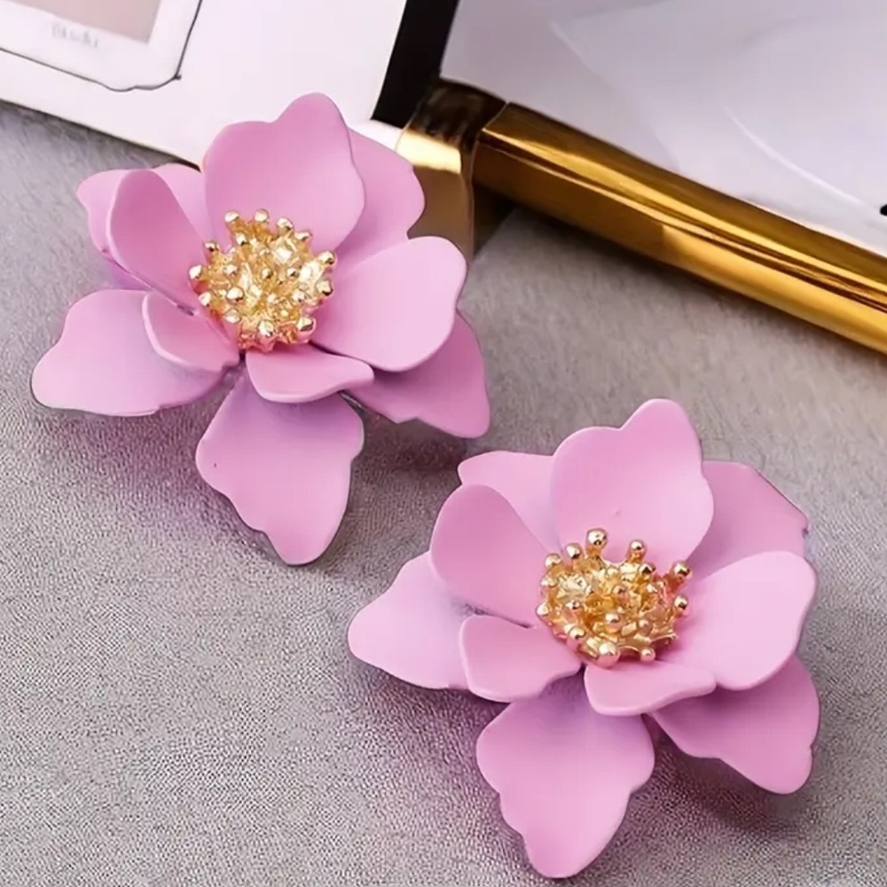 ZENZII FOR ANTHRO PURPLE BUTTERCUP FLOWER STUD POST EARRINGS (91)